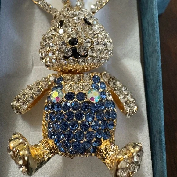 Sparkling Crystal Bunny Brooch with movable head and arms - Picture 5 of 15